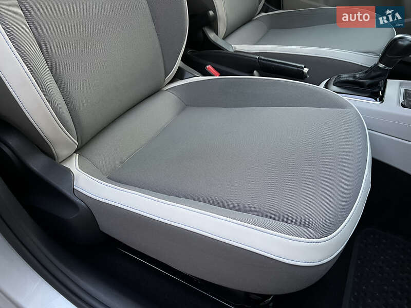 Volkswagen e-Up 2014