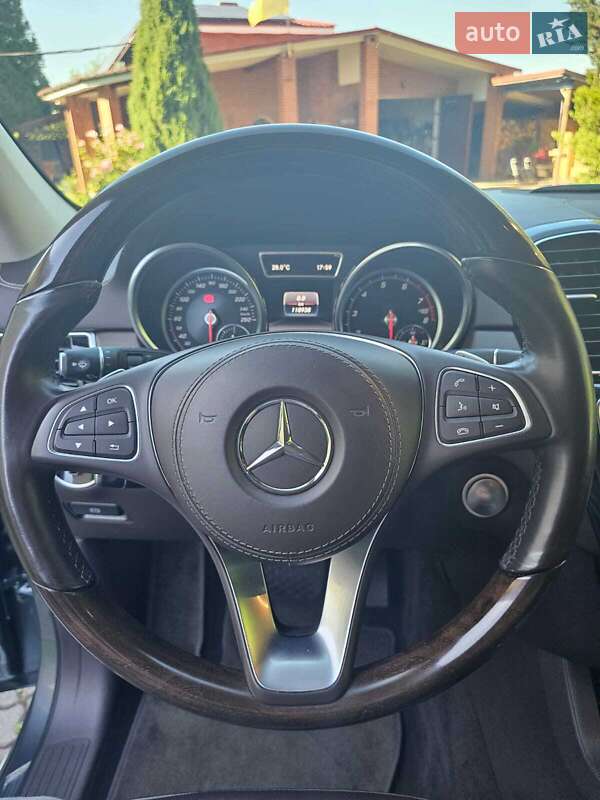 Mercedes-Benz-10