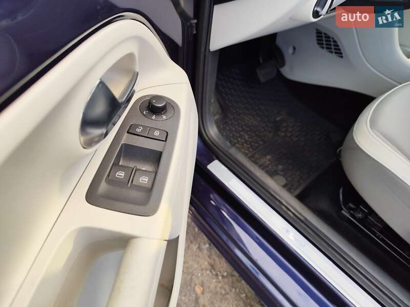 Volkswagen e-Up 2015