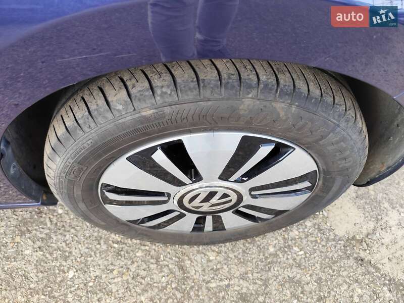 Volkswagen e-Up 2015