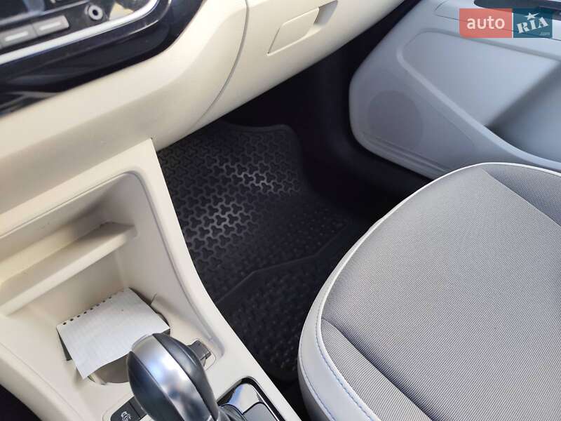 Volkswagen e-Up 2015