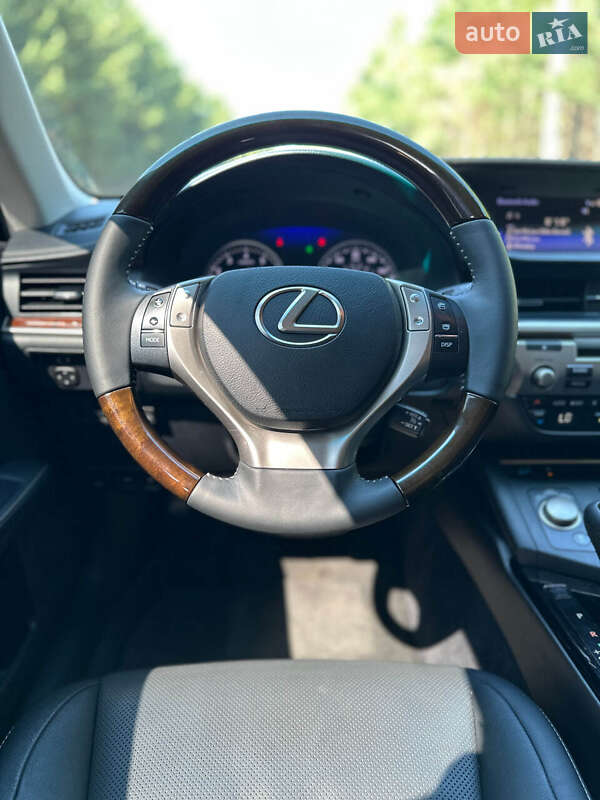 Lexus-12