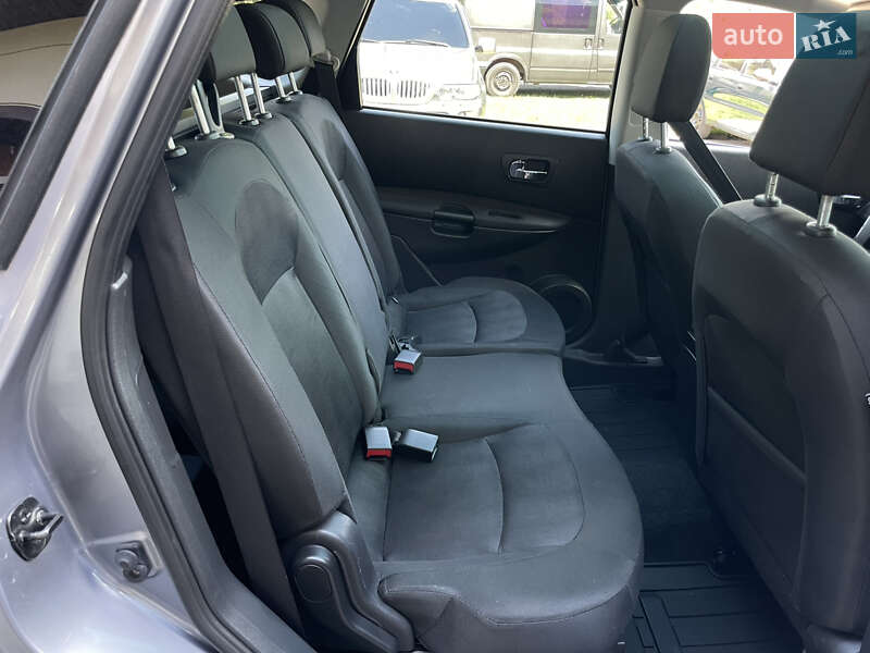 Nissan Qashqai+2 2011