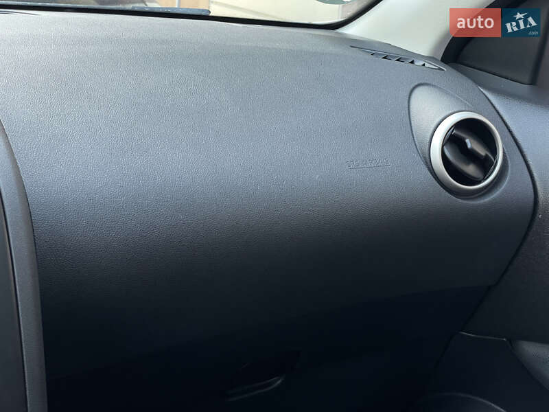 Nissan Qashqai+2 2011