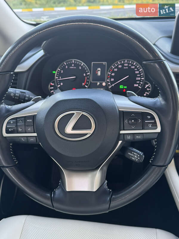 Lexus-26