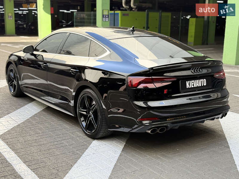 Audi-25
