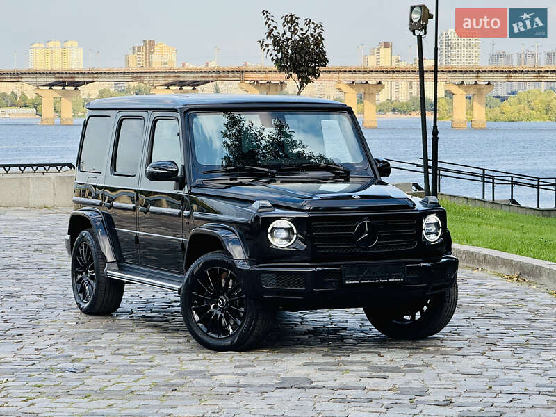Mercedes-Benz-11