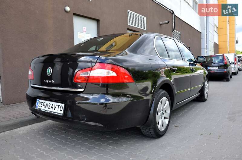 Skoda Superb 2011