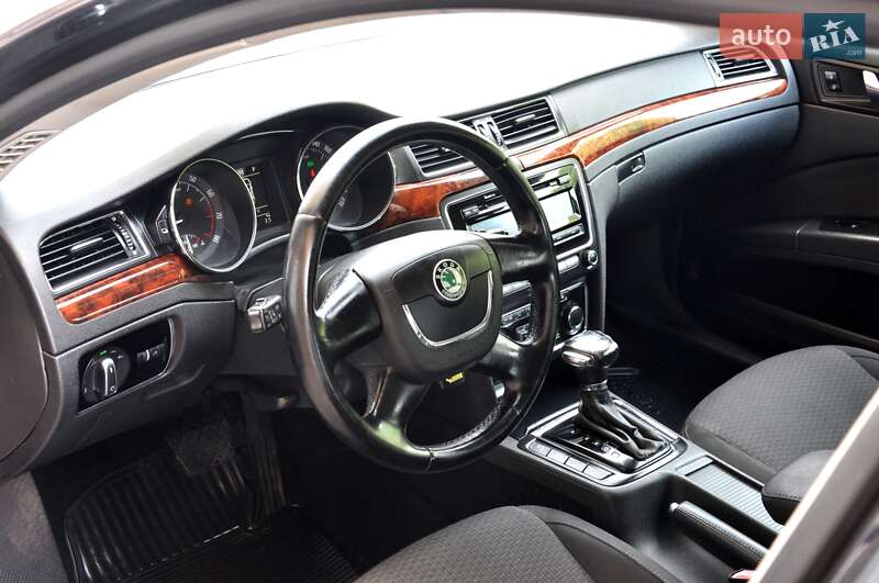 Skoda Superb 2011