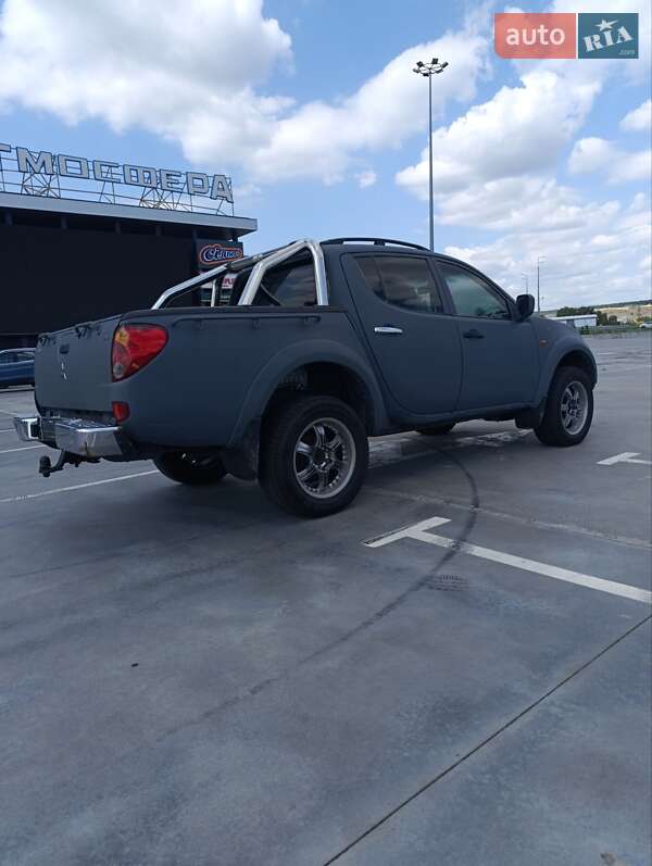 Mitsubishi-16
