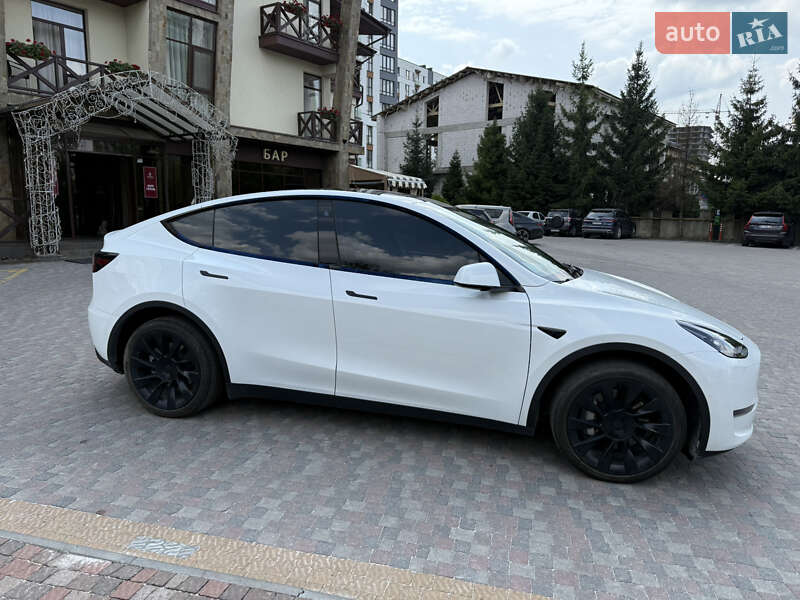 Tesla Model Y 2021