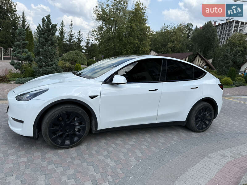 Tesla Model Y 2021
