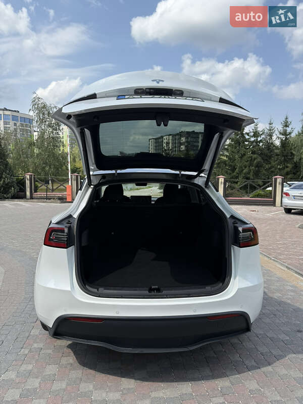 Tesla Model Y 2021