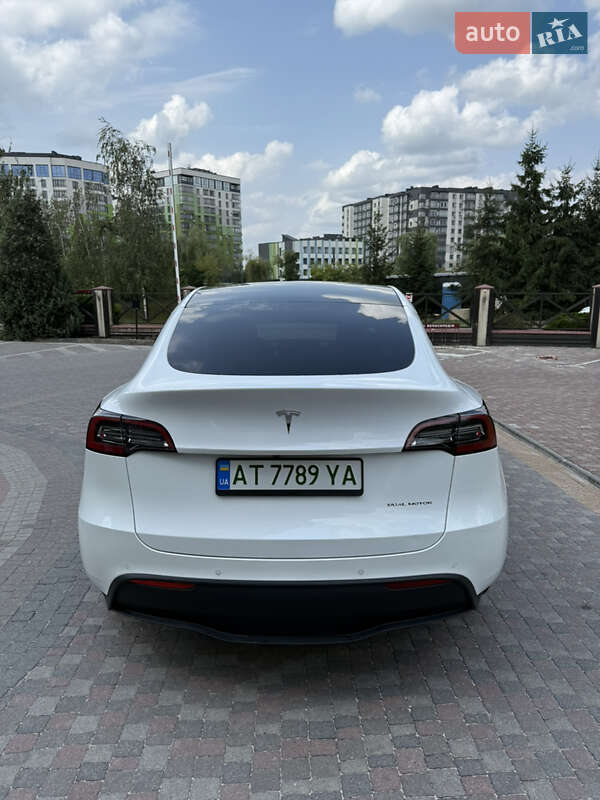 Tesla Model Y 2021