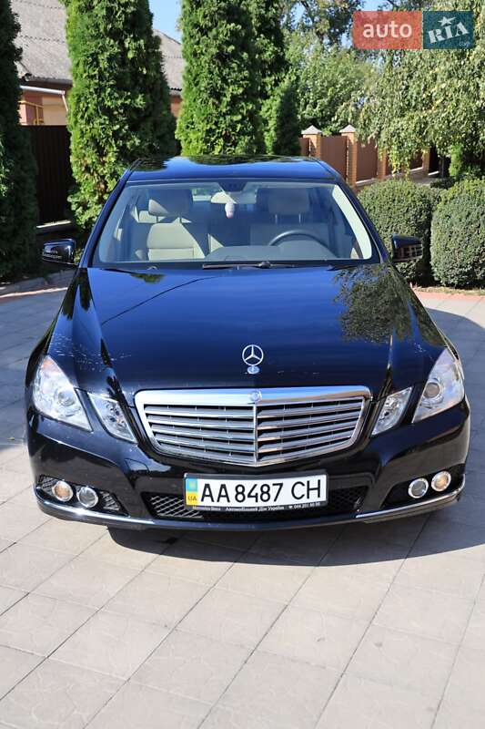 Mercedes-Benz-25