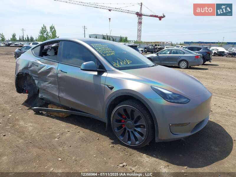 Tesla Model Y 2024