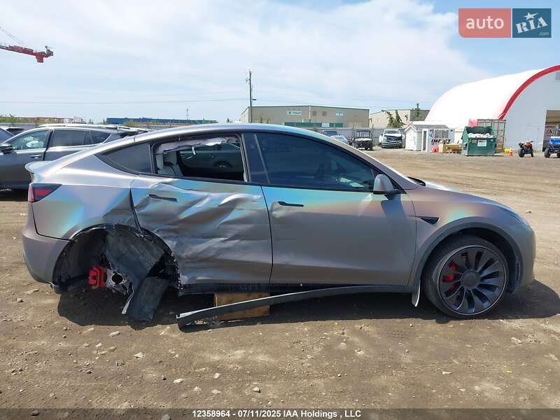 Tesla Model Y 2024
