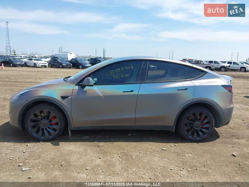 Tesla Model Y 2024