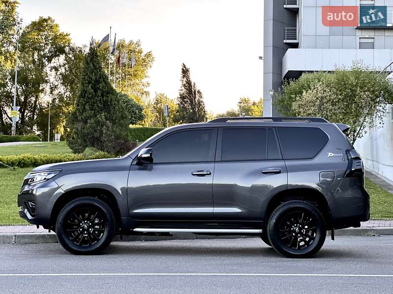 Toyota Land Cruiser Prado 2021