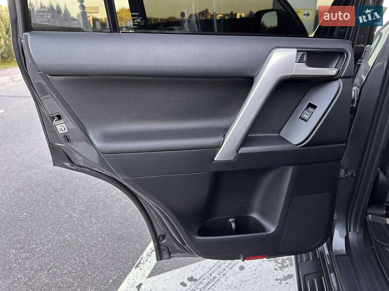 Toyota Land Cruiser Prado 2021