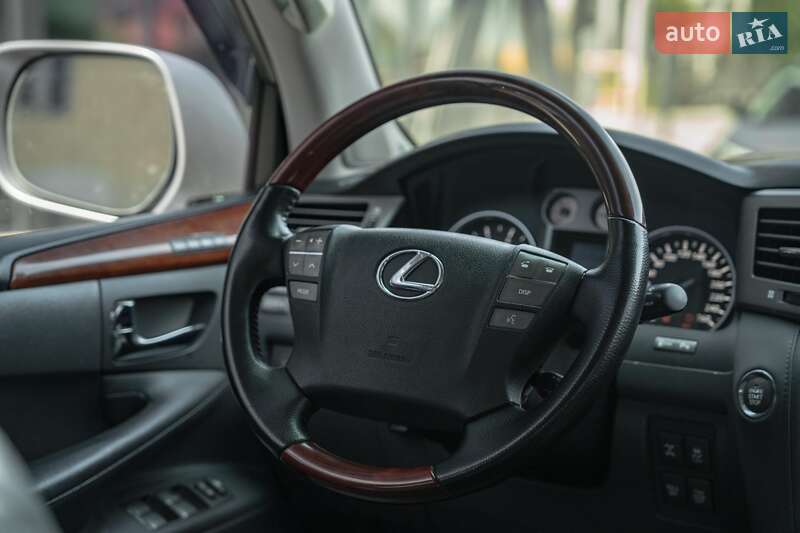 Lexus-17