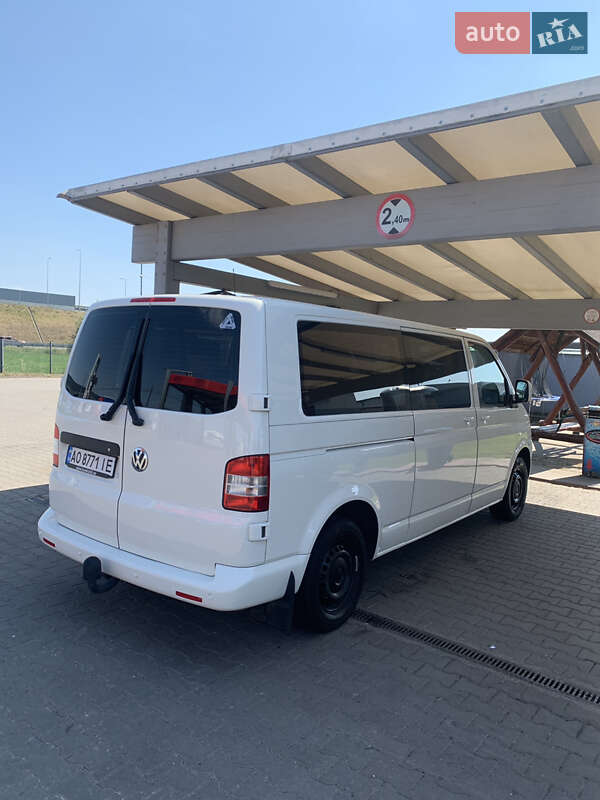 Volkswagen Caravelle 2009