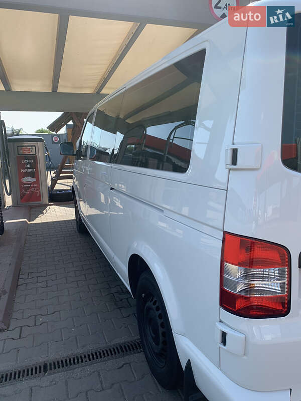 Volkswagen Caravelle 2009