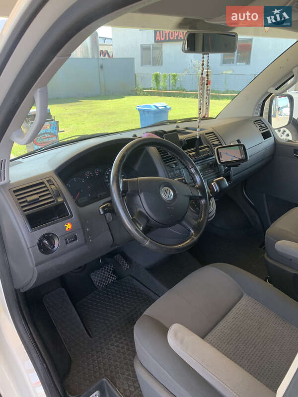 Volkswagen Caravelle 2009