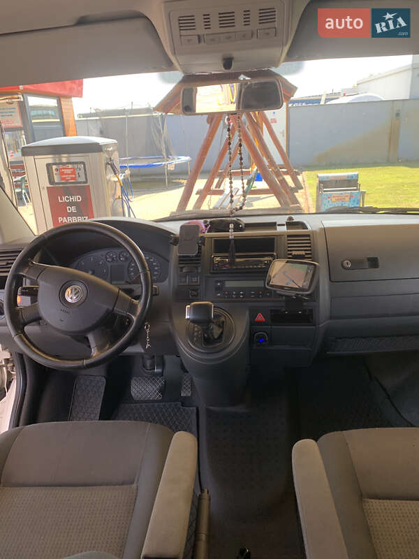 Volkswagen Caravelle 2009