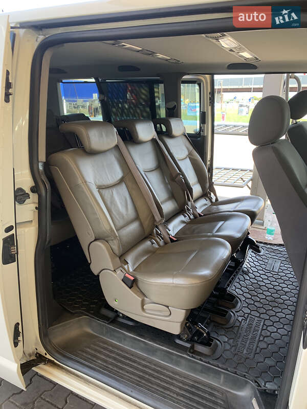 Volkswagen Caravelle 2009