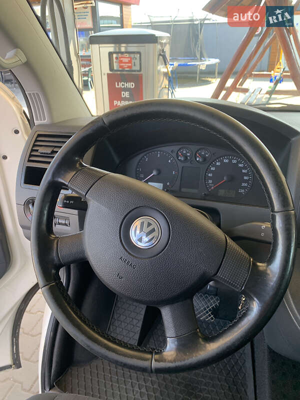 Volkswagen Caravelle 2009