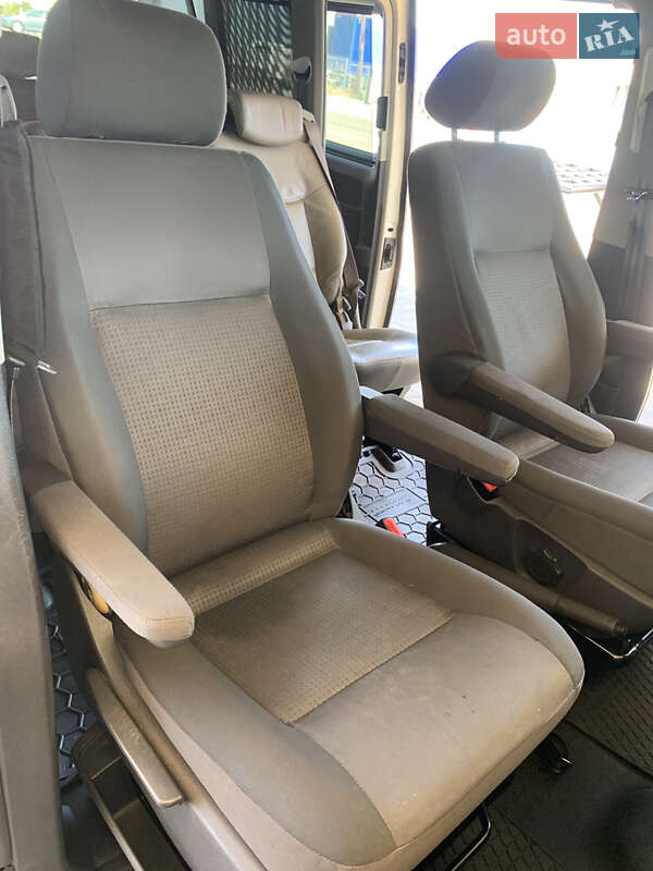 Volkswagen Caravelle 2009