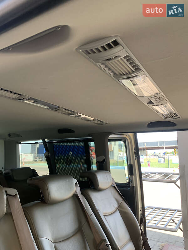 Volkswagen Caravelle 2009