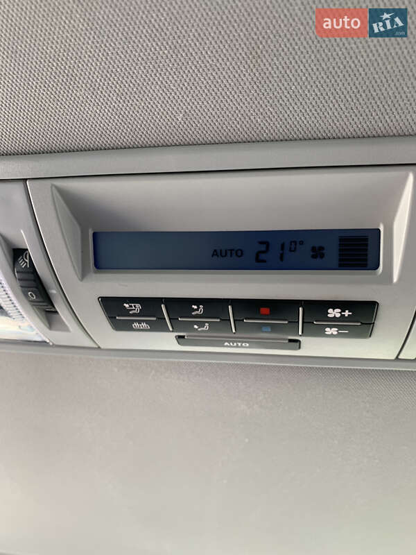 Volkswagen Caravelle 2009