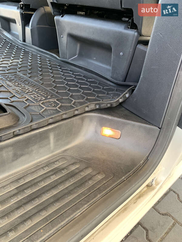 Volkswagen Caravelle 2009