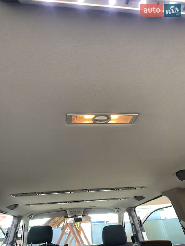 Volkswagen Caravelle 2009