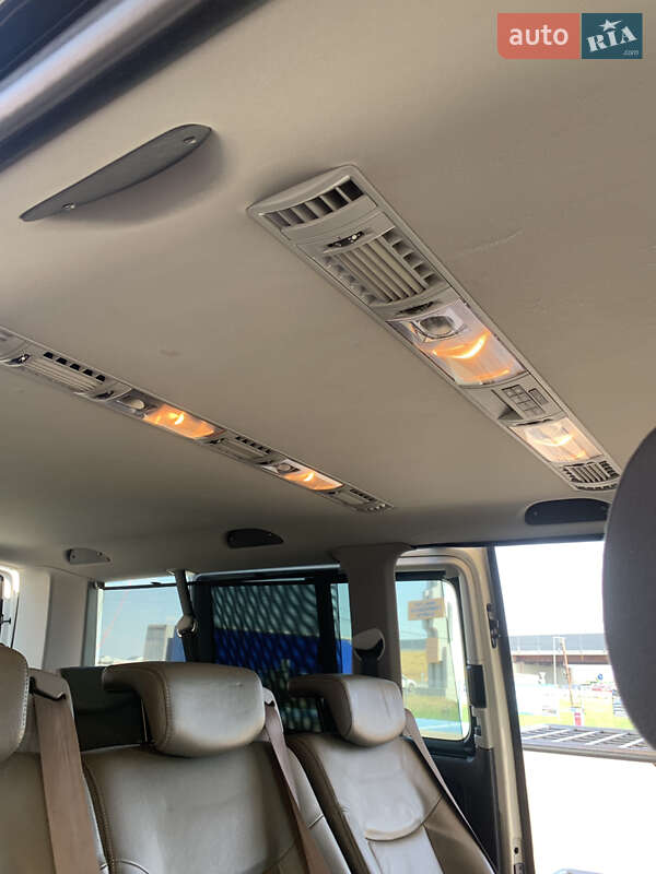 Volkswagen Caravelle 2009