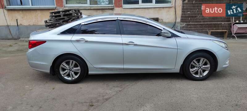 Hyundai Sonata 2013