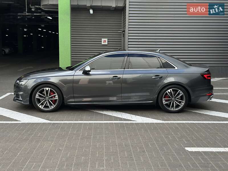 Audi-32