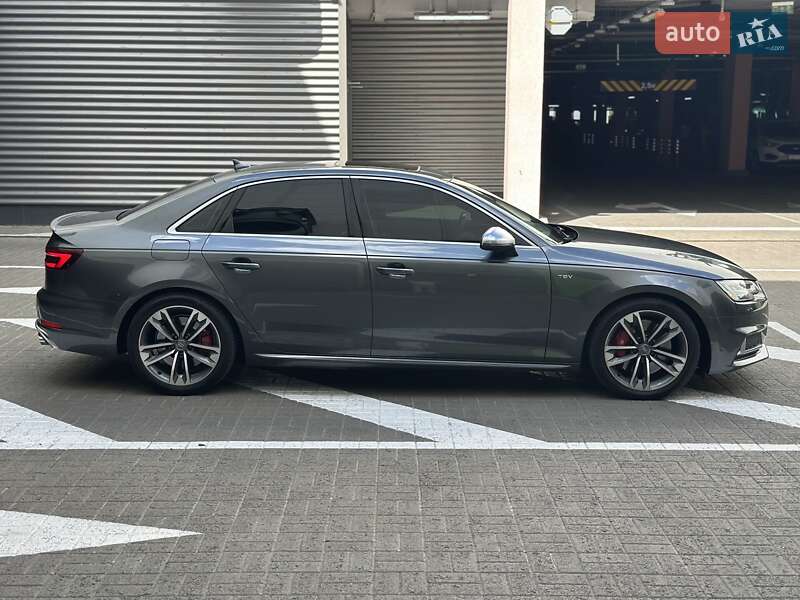 Audi-35