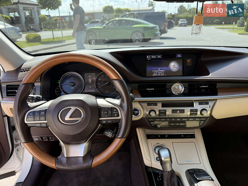 Lexus-1