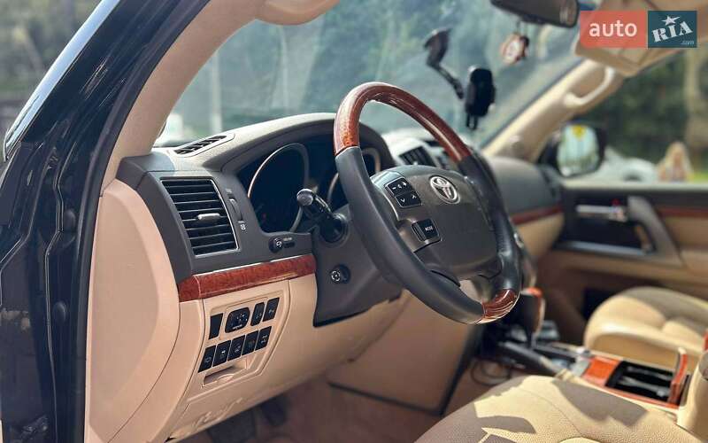 Toyota Land Cruiser 2012