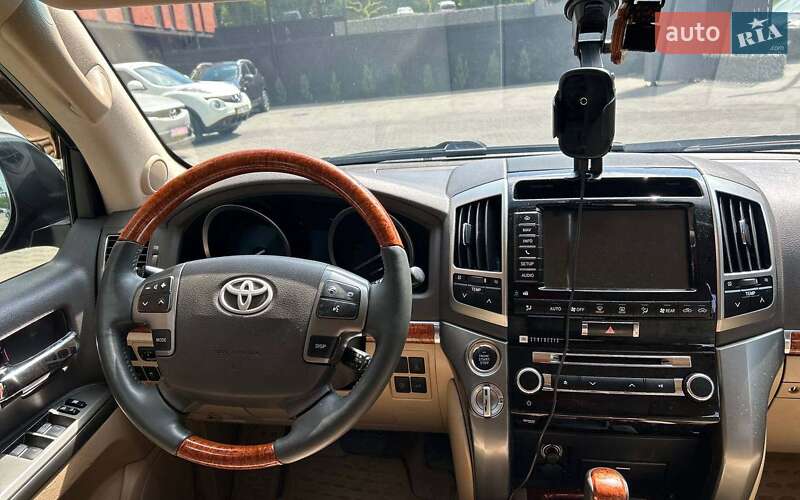 Toyota Land Cruiser 2012