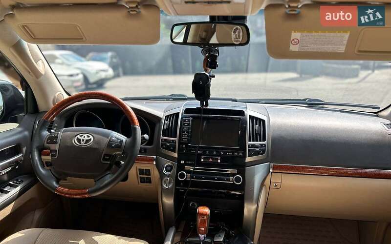 Toyota Land Cruiser 2012