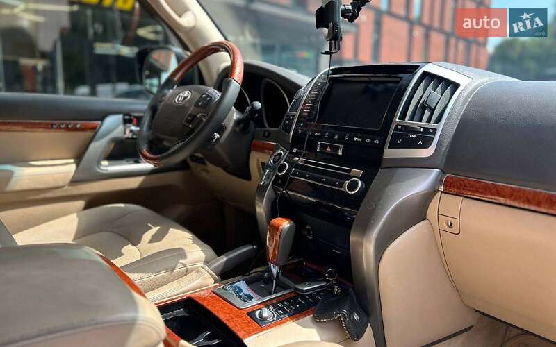 Toyota Land Cruiser 2012