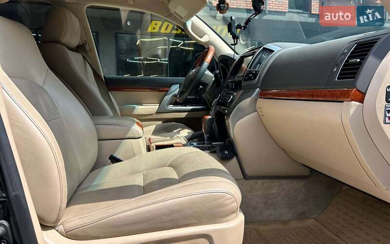 Toyota Land Cruiser 2012