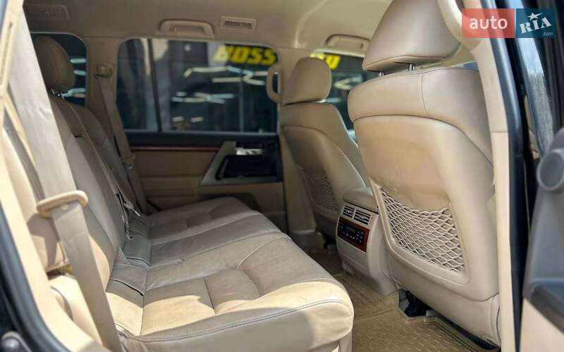 Toyota Land Cruiser 2012