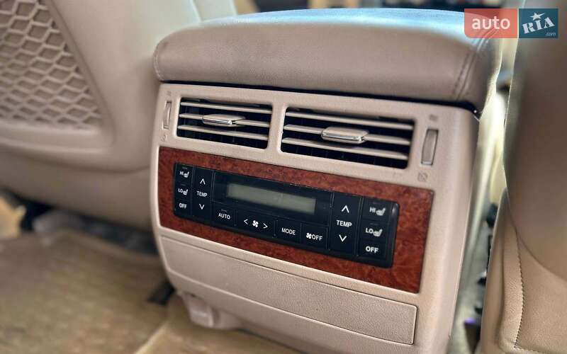 Toyota Land Cruiser 2012