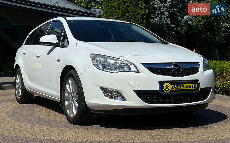 Opel Astra 2011