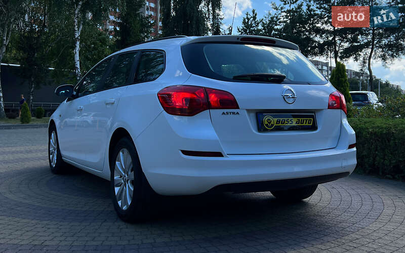 Opel Astra 2011